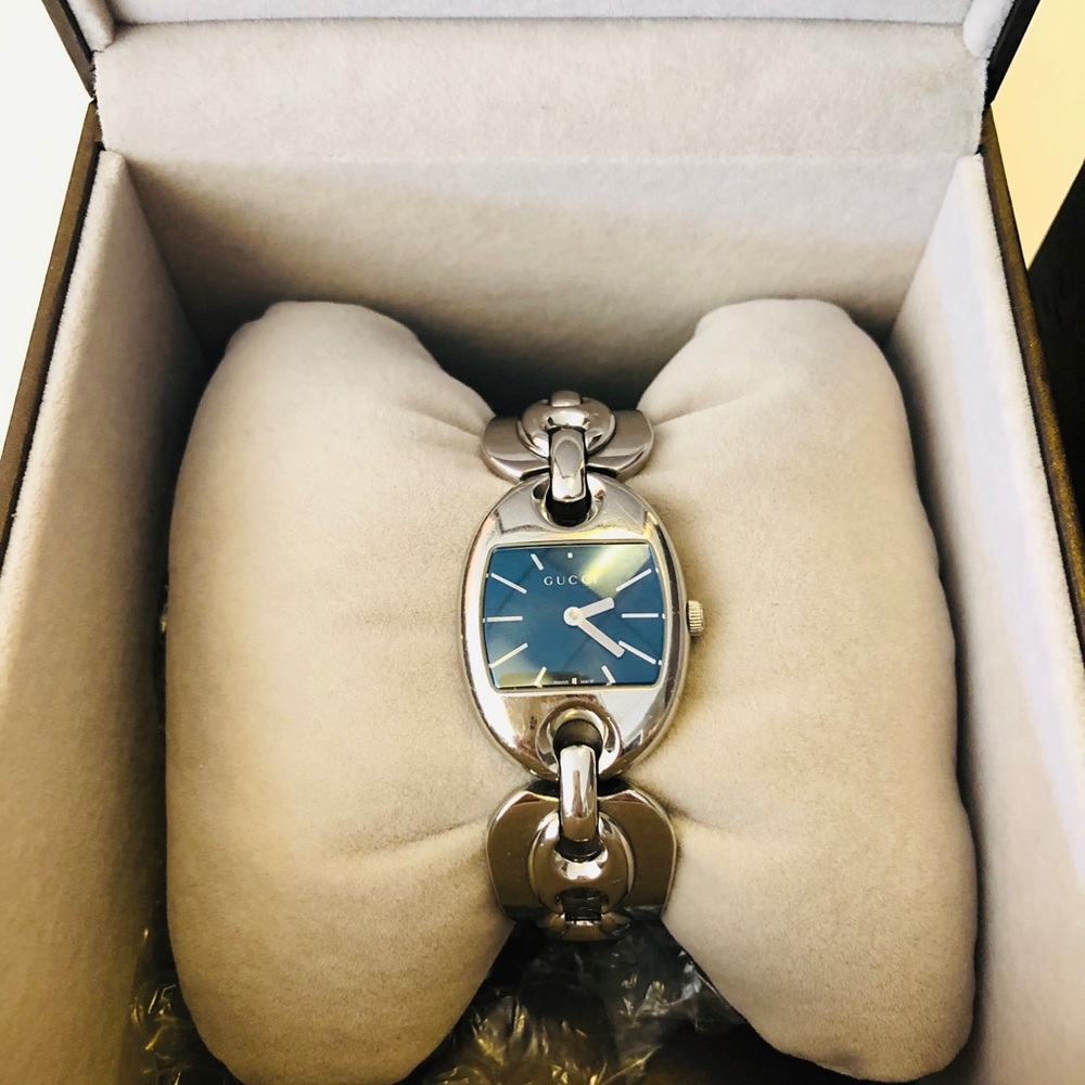Authentic Gucci watch with inclusion